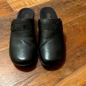 Clark’s Bendables size 6.5 never worn still in the box.